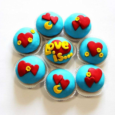 Капкейки "Love is..." купить - серов.сладкоежкин.рф